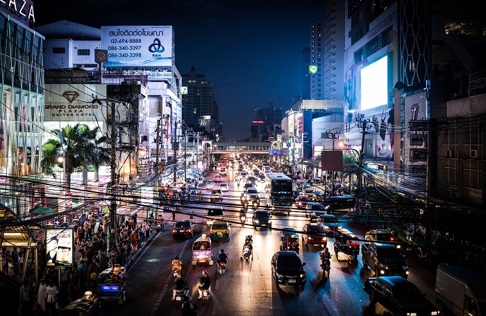 Tre ragazzi in fuga dall’Italia cercano fortuna a Bangkok